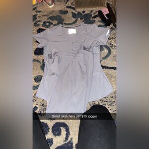 Sketchers small scrub set